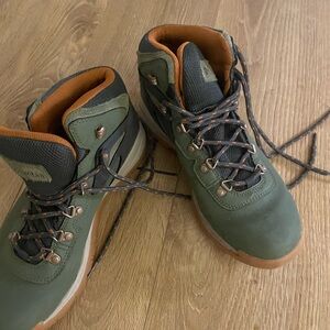 Women’s Size 10 Newton Ridge Plus Waterproof Amped Hiking Boot